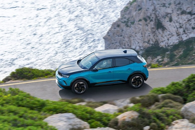 SUV tarzında hareket halindeyken: Opel Mokka Electric (2025). SUV tarzında hareket halindeyken: Opel Mokka Electric (2025).
