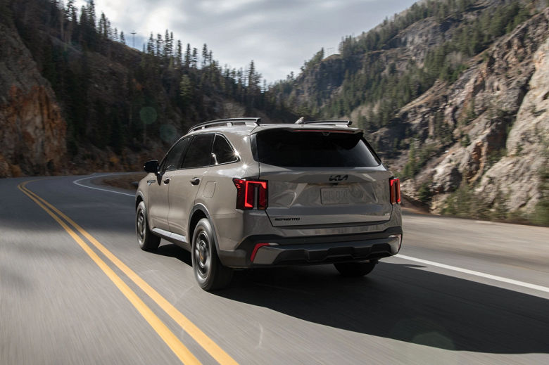 Otomatik ve tüm tekerlekten çekişli büyük SUV Kia daha ucuz - 5 milyon ruble'den daha ucuz. Kia Sorento 2025 zaten Rusya'da sipariş vermek için kullanılabilir