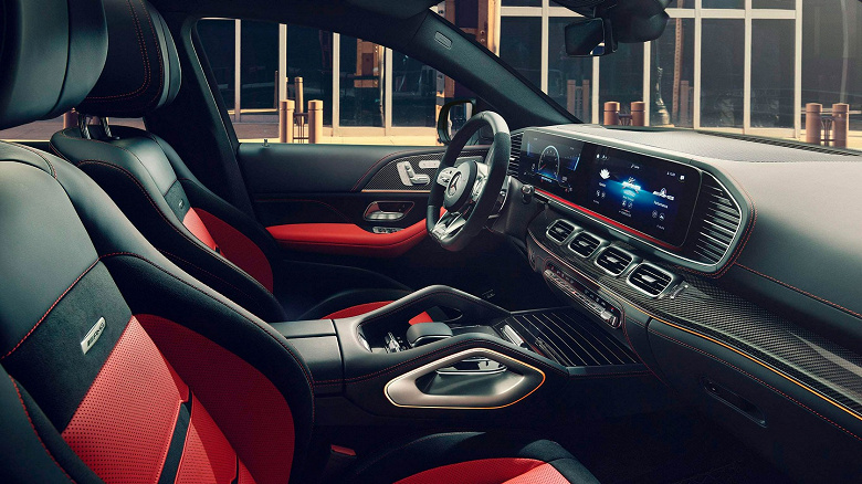 Bu tür arabalar Rusya'da resmen satmadı ve şimdi herkes bunları satın alabilir. Mercedes GLE Coupe'nin özel bir versiyonu satışa çıktı