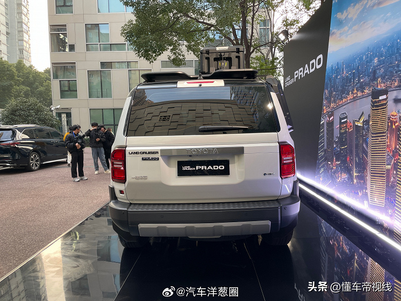Tüm ihtişamıyla uyarlanabilir bir süspansiyona sahip yeni nesil Toyota Land Cruiser Prado: detaylar ve birçok yaşayan fotoğraf vardı