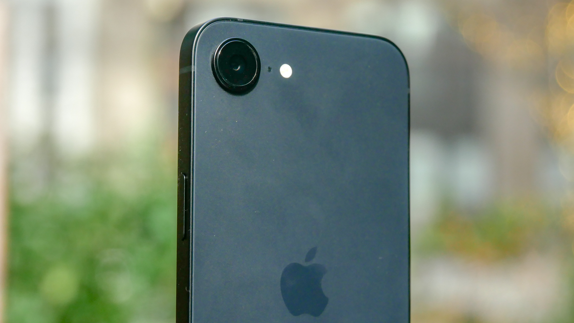 iPhone 16e incelemesi.
