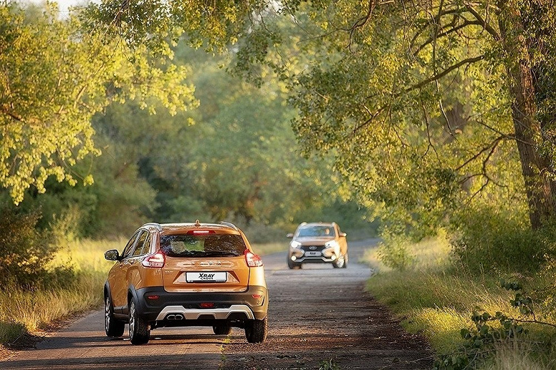 Yeni Lada Xray Cross satışa çıktı. 1.6 milyon ruble için nadir bir kopya sunulur