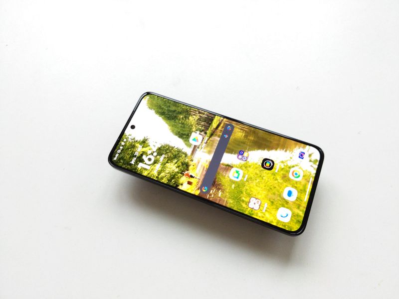 Lenovo Thinkphone 25 Smartphone 25, Motorola, 2024, Ph. Moctar Kane.