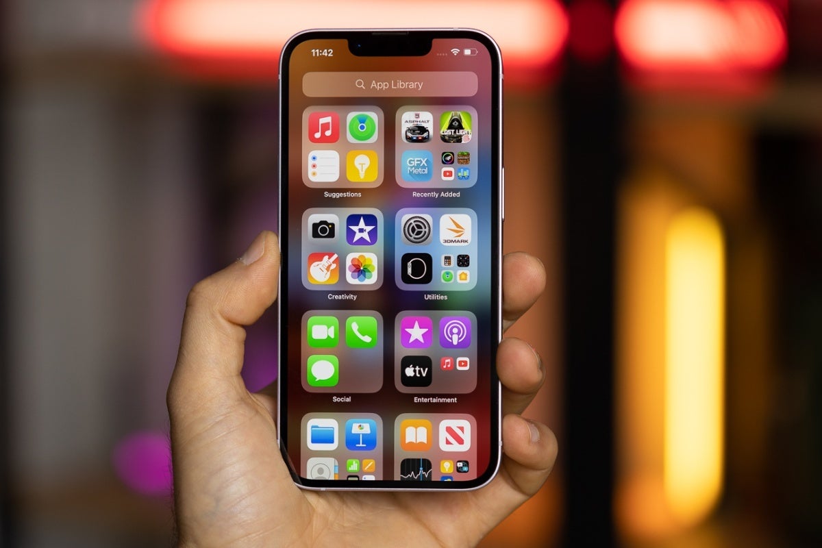 Notch ile Apple iPhone 14