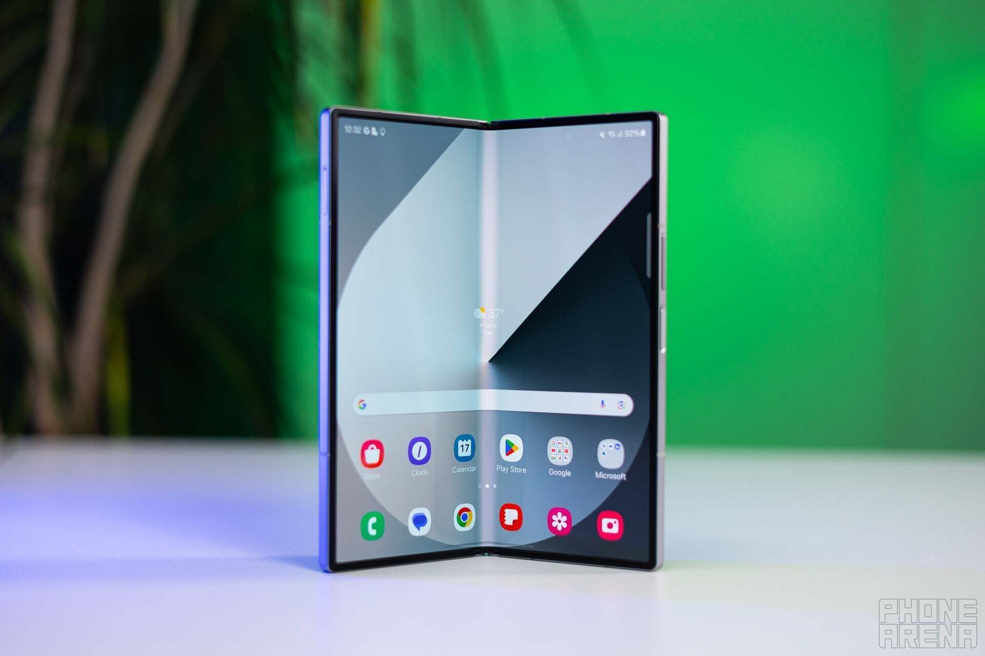 Bu Galaxy Z kat 6. Image Kredisi - Phonearena - Bak mA, kırışıklık yok! Galaxy Z Fold 7 düz olmayı vaat ediyor, ancak OnePlus açıyor 2