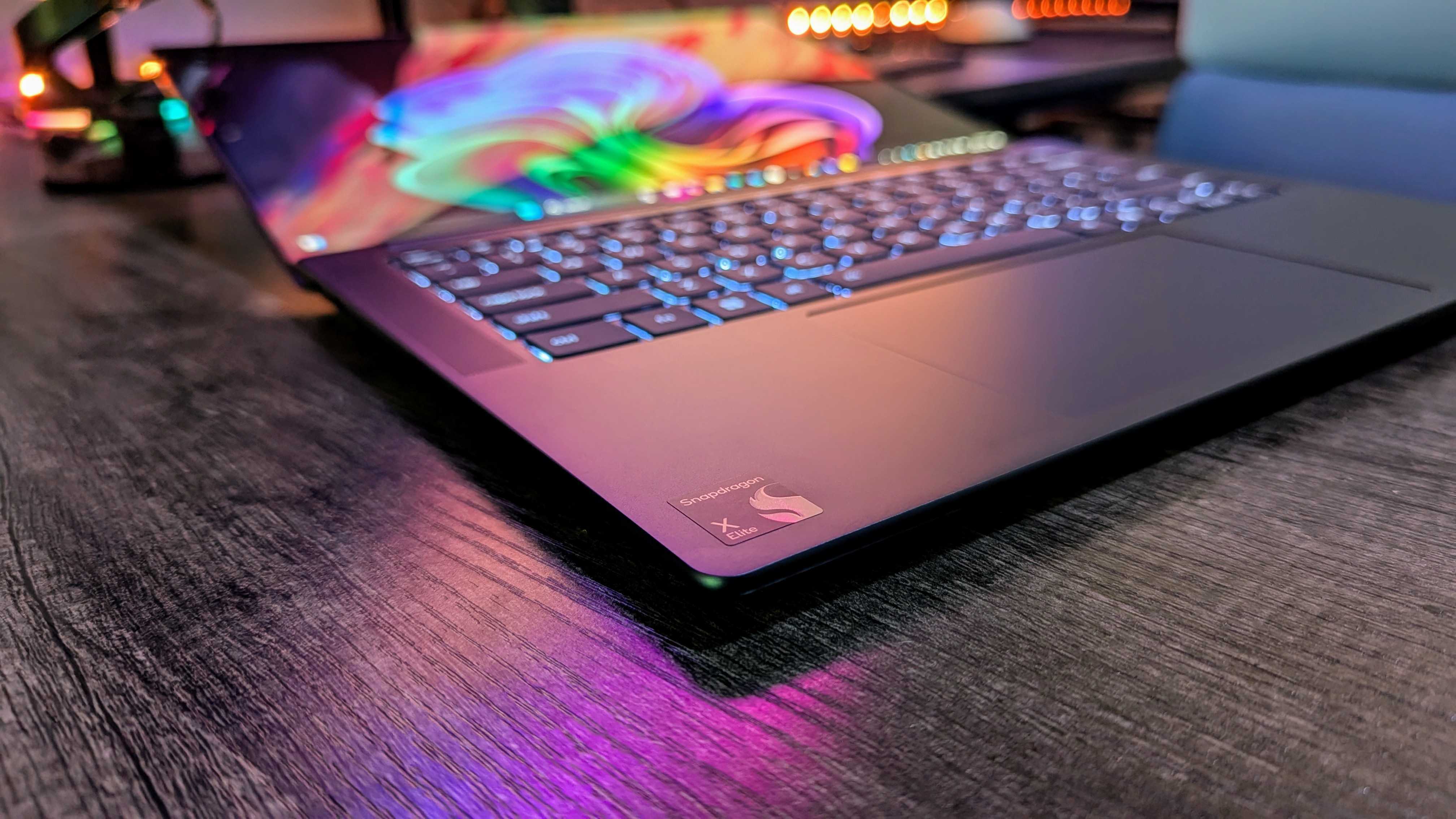Lenovo Yoga Slim 7x (Gen 9) dizüstü bilgisayar görüntüsü.