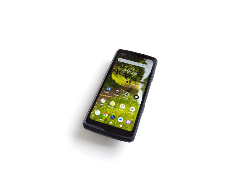 CrossCall Stellar-M6 akıllı telefon, 2024, Ph. Moctar Kane.