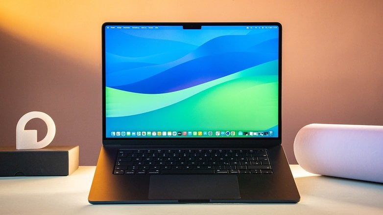 M3 kapak resmi ile MacBook Air