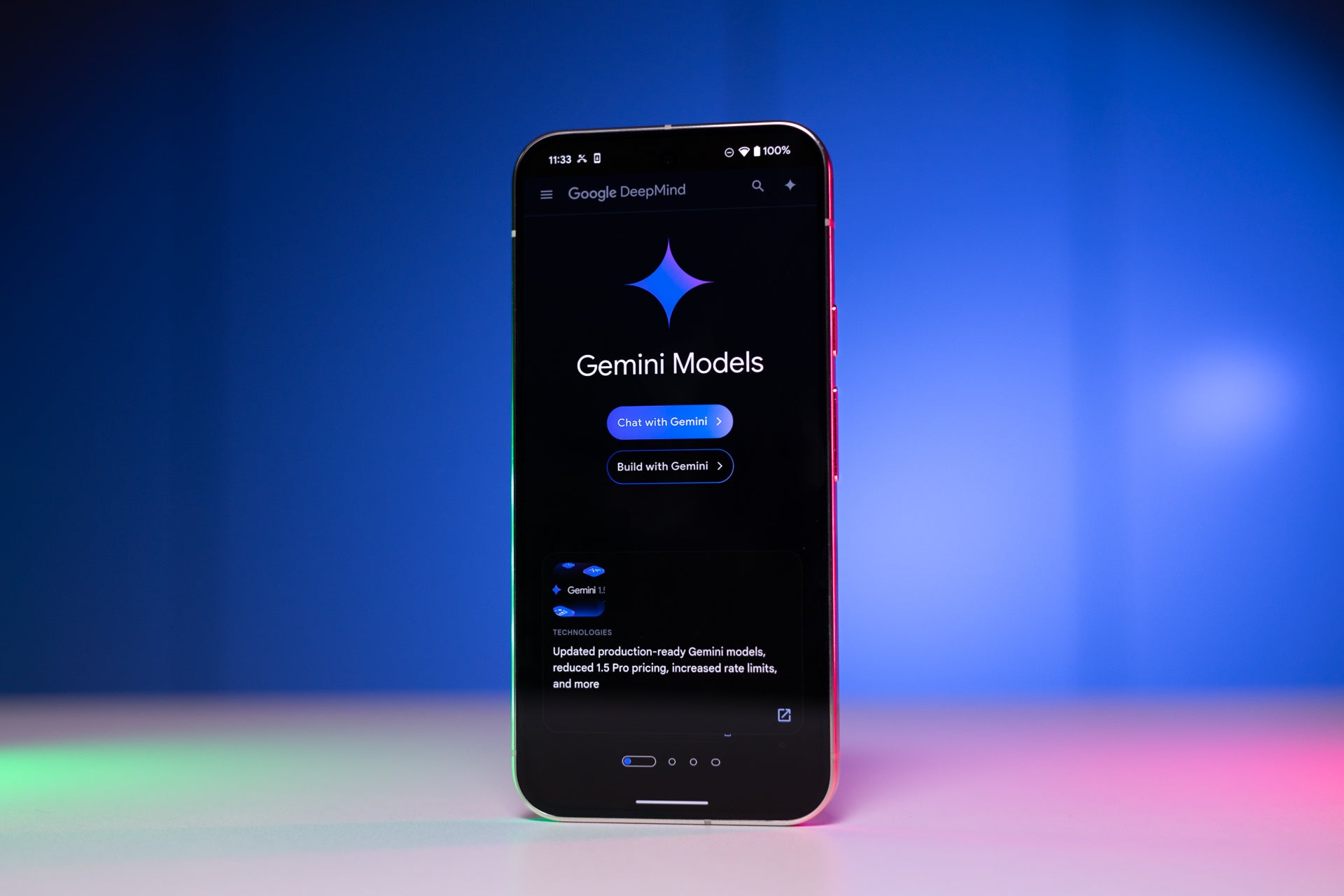 Üzerinde Gemini uygulaması olan bir telefon.