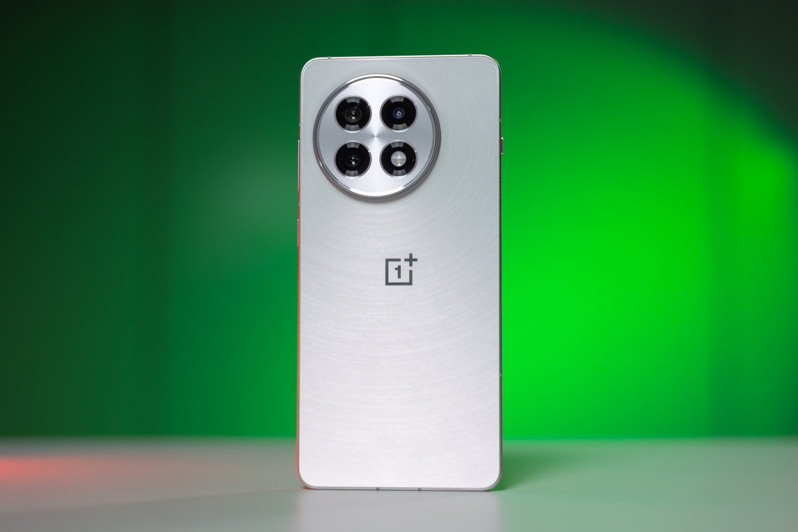OnePlus, en yeni amiral gemisinin kamerasını geliştirmekle yapılmadı