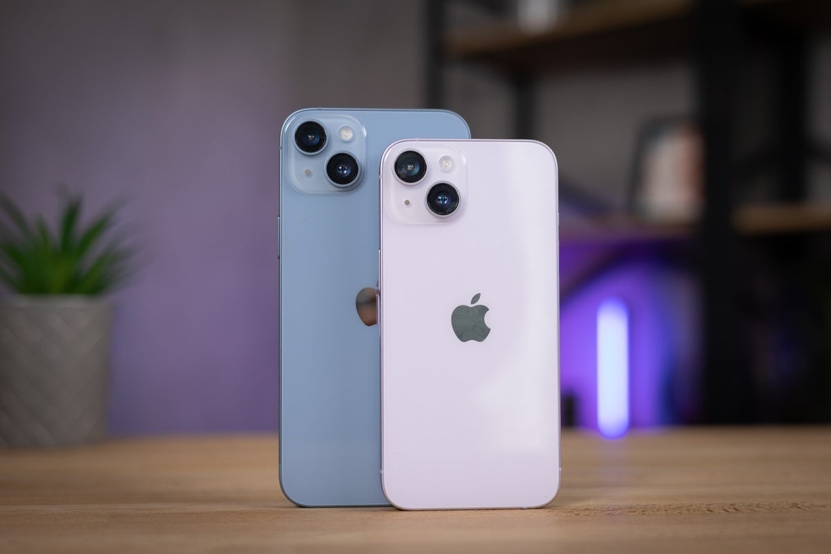 Hem kompakt iPhone 14 hem de kompakt iPhone 14 Plus artık resmi olarak durduruldu. | Resim Kredisi - Phonearena - Overpriced iPhone 16E, Apple'ın 2025 serisindeki üçten az ürünün yerini alıyor