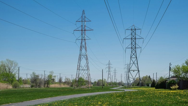 Elektrik şebekesinin sembolü olarak elektrik direği Elektrik şebekesinin sembolü olarak elektrik direği
