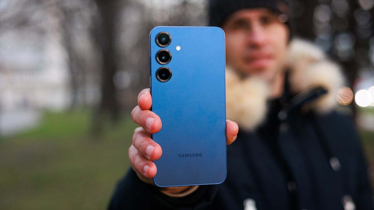 Kıyaslama testlerine dayanarak, Galaxy S25+ kullanıcıları, Exynos 2500 AP'nin modele güç sağlamak için kullanılamadığı için mutlu olabilirler. | Image Credit -Phonearena - Samsung Foundry'nin verim sıkıntıları Galaxy Z Flip 7'yi güçlendirirken devam ediyor.