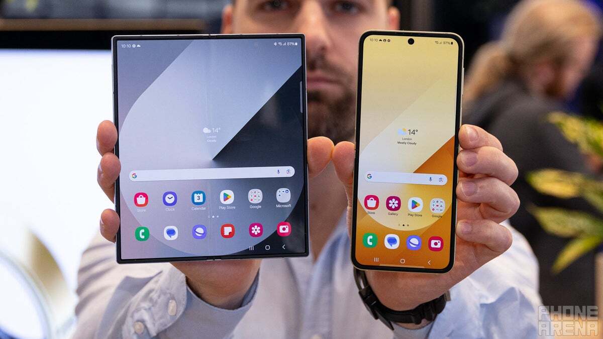 Galaxy Z Fold 6 ve Z Flip 6 isabet olmadı. | Resim Kredisi - Phonearena - Samsung başka bir katlanabilir fiyasko festivali atıyor: Galaxy Z Flip 7, Huawei'nin Merhametinde Görünüyor