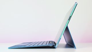 Qualcomm Snapdragon X Elite ile Microsoft Surface Pro 11