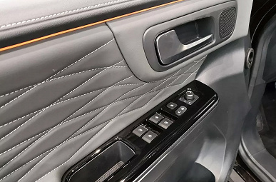 Rusya'da Toyota Alphard Analogunu 8 vitesli “otomatik” ve sadece 5.5 milyon ruble ile serbest bırakmaya başlayacaklar. Sollers SP7 minivan canlı fotoğraflarda gösterildi