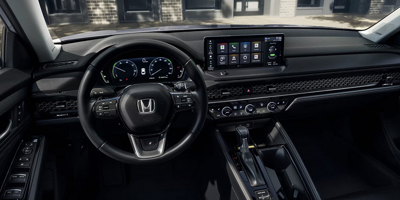 195 hp motorlu büyük Japon sedan - Lada Aura'dan biraz daha pahalı. Bayiler Honda Accord 2025'i 3 milyon ruble fiyatla sunuyor
