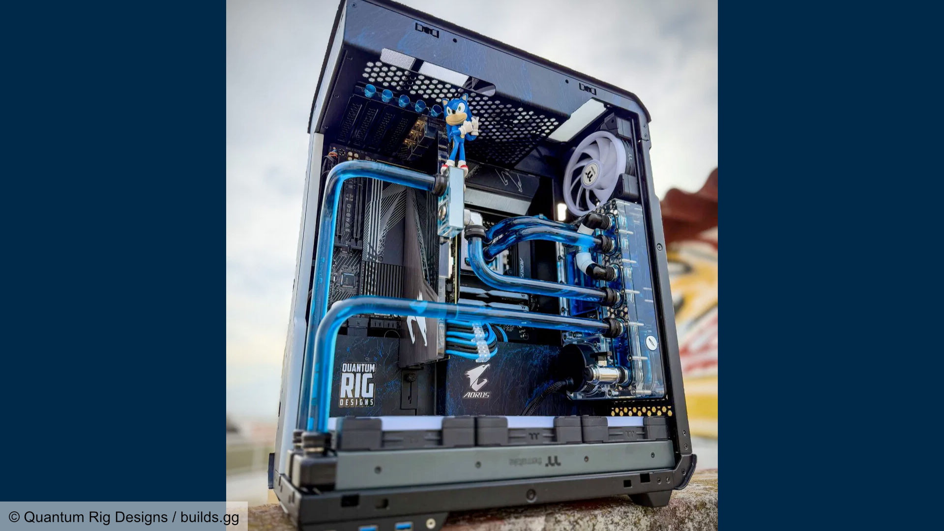 Sonik oyun pc yapısı, aşağıdan yukarıya bakıyor