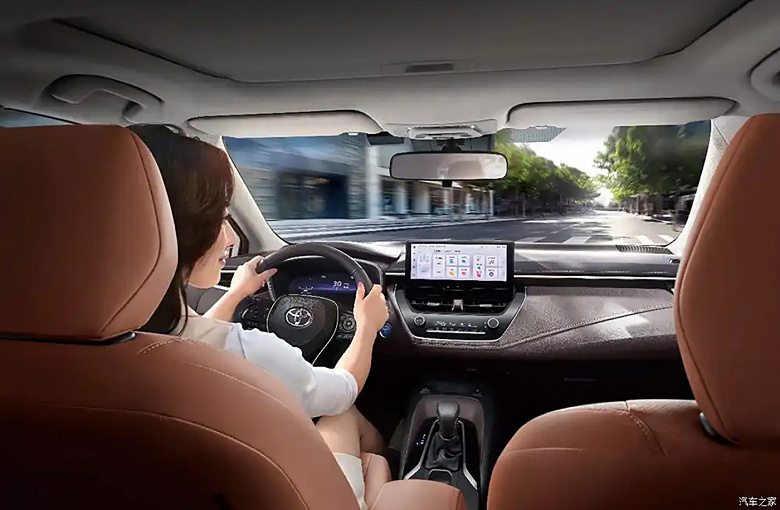 Toyota yeni bir doğrudan satış serisi başlattı: Çin'deki tüm bayiler için Toyota Corolla Hybrid'deki fiyatlar artık aynı olacak