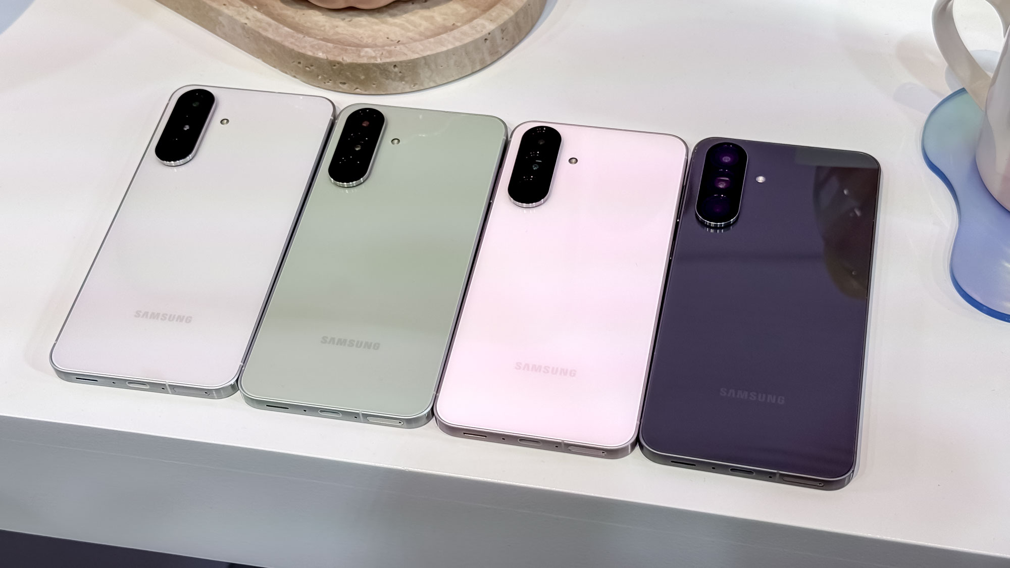 Samsung Galaxy A56 açık gri, zeytin, pembe, grafit