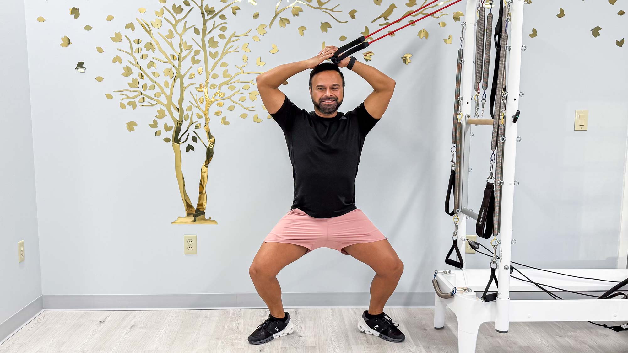 Nico Gonzalez Sumo Squat Egzersizinde Daimi Side Bükülmeleri Yapıyor