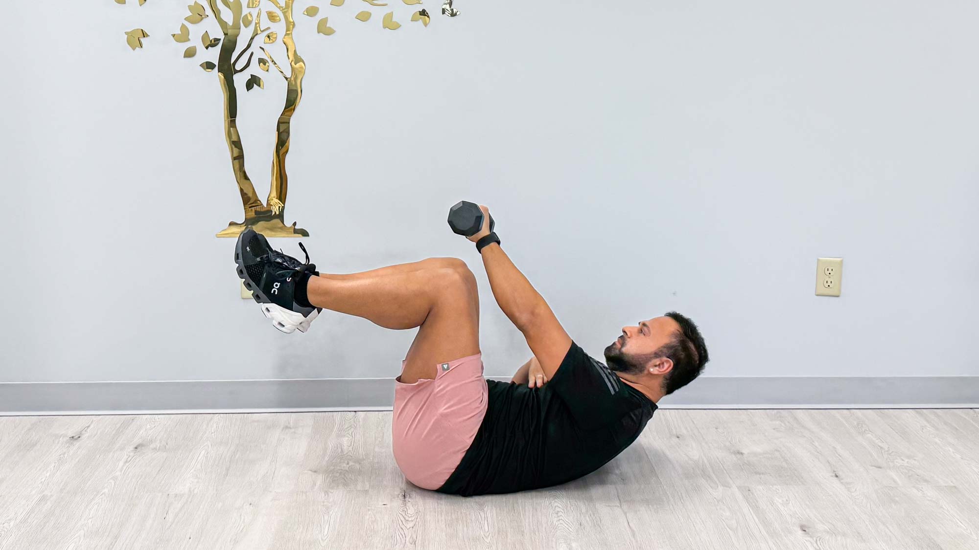 Nico Gonzalez ABS Curl Denge Egzersizi Yaparak