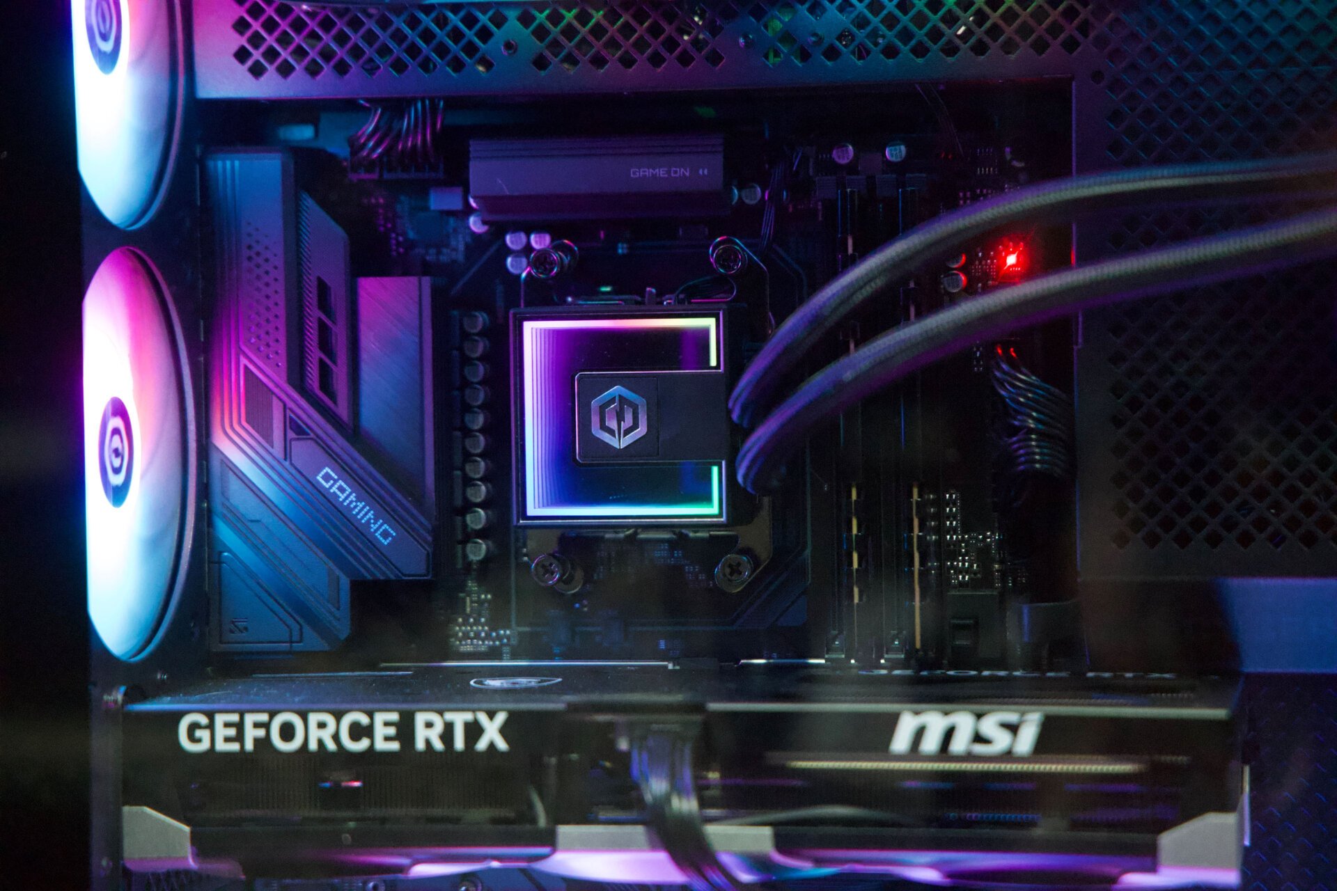 Cyberpowerpc Gamer Supreme'de AMD Ryzen 7 CPU ve Sıvı Soğutma 