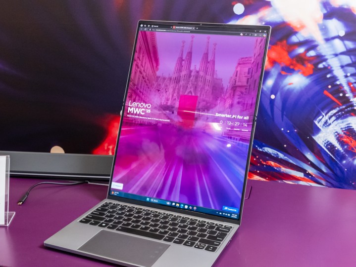 Lenovo ThinkPad Flip Katlanır Dizüstü Bilgisayarda Tamamen Genişletilmiş 18 inçlik Ekran