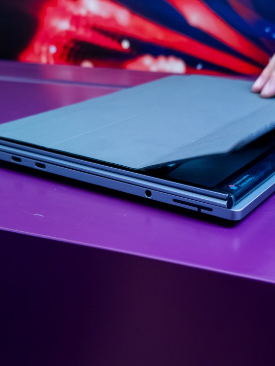 Lenovo Thinkpad Flip Katlanır PC konseptindeki bağlantı noktaları