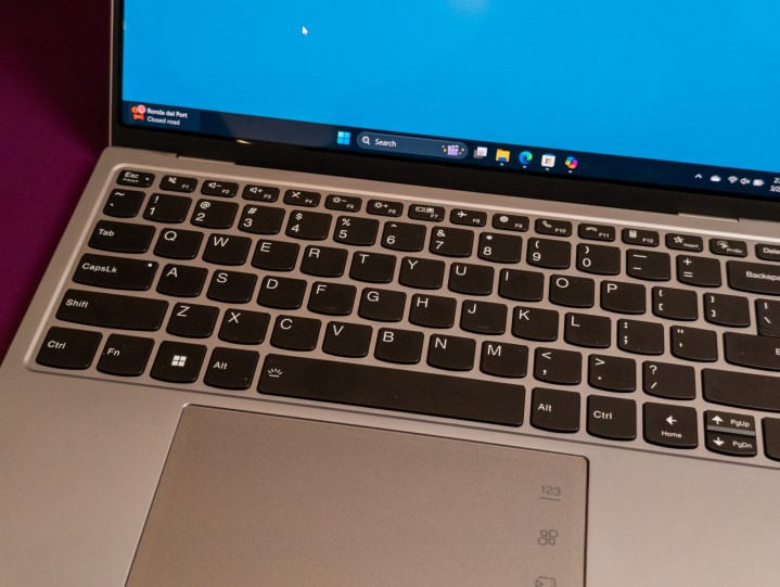 Lenovo Thinkpad Flip Flowding Dizüstü Konseptinde Klavye
