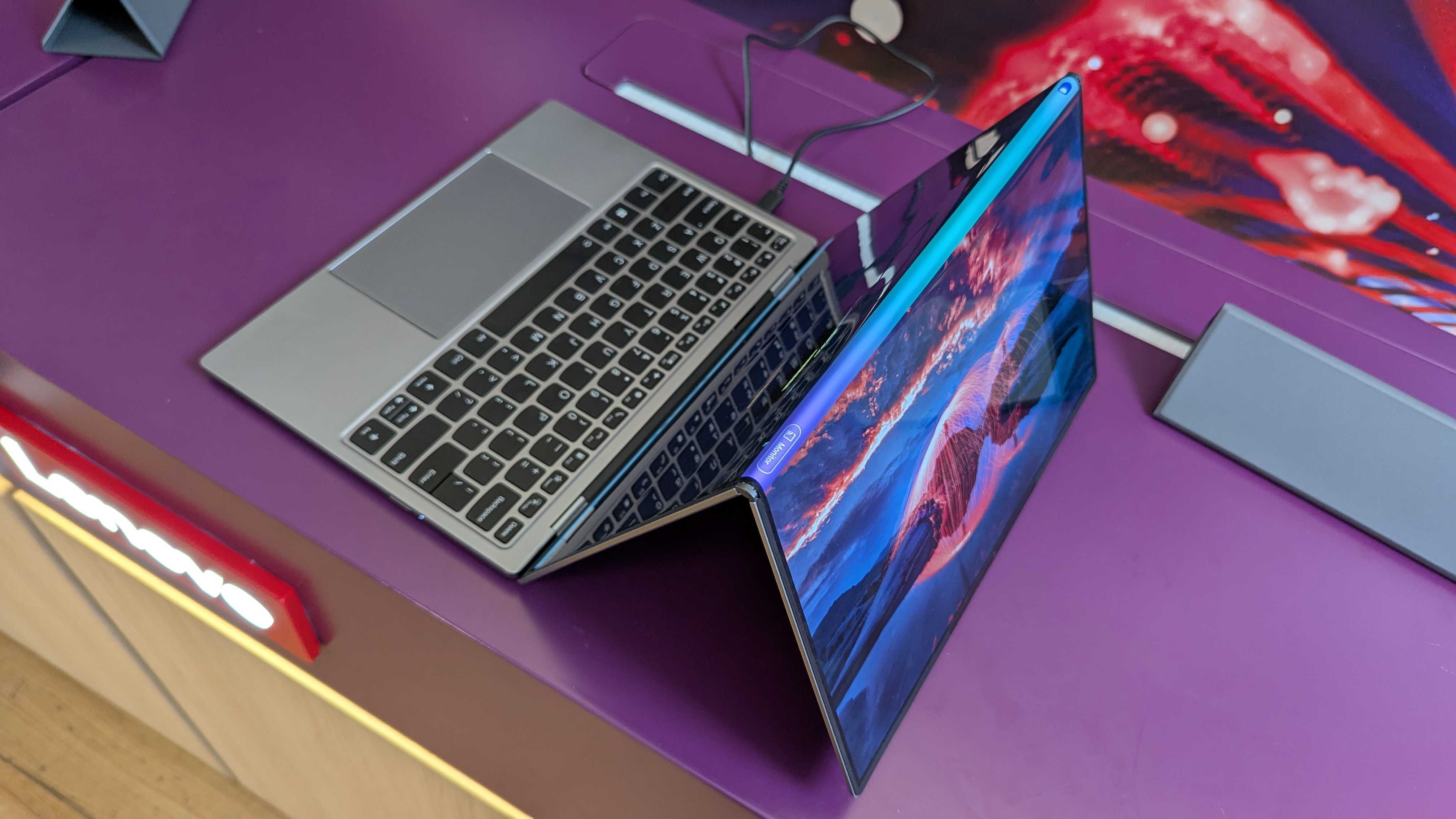 Lenovo Thinkbook Flip Concept Dizüstü Bilgisayar