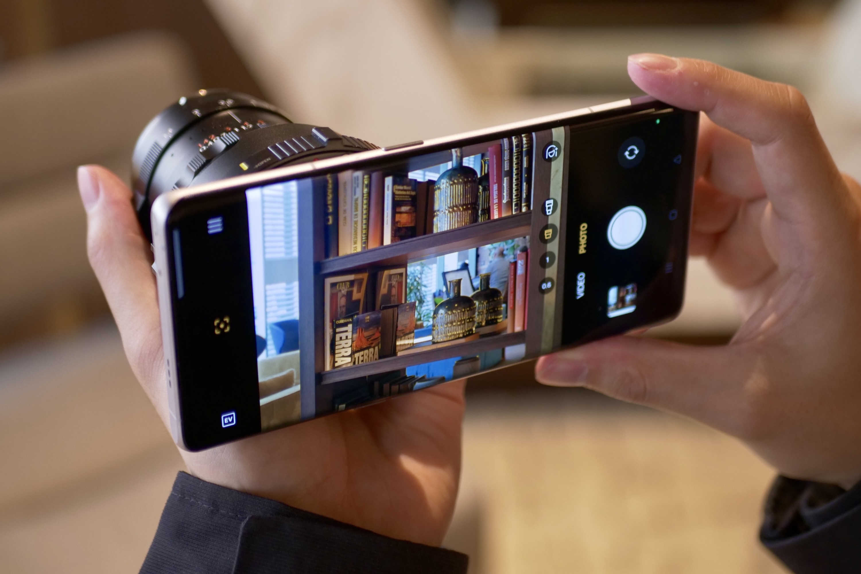RealMe Ultra Concept Phone uygulaması.