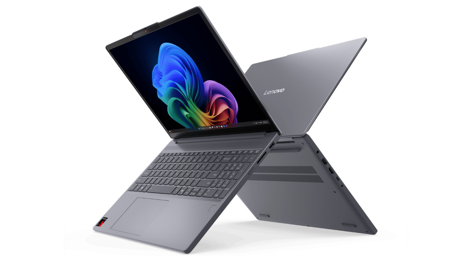 Lenovo IdeaPad Slim 3x klavye ve ekran ile açık gösterilen