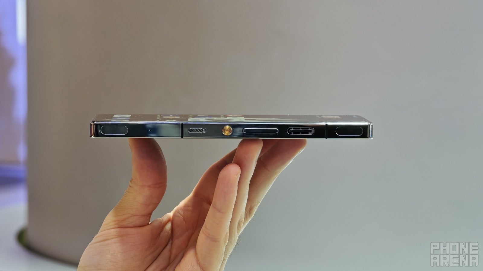 İçeride takılan özellikler ve donanım için nispeten ince (Phonearena tarafından) - Redmagic 10 Pro Altın Saga Uygulamalı: Diğerlerinden farklı bir premium oyun telefonu