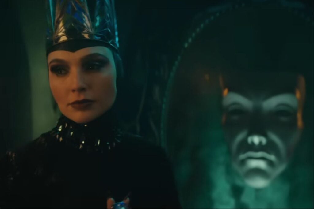Kar Beyazı Kötü Kraliçe Magic Mirror Disney Stüdyoları