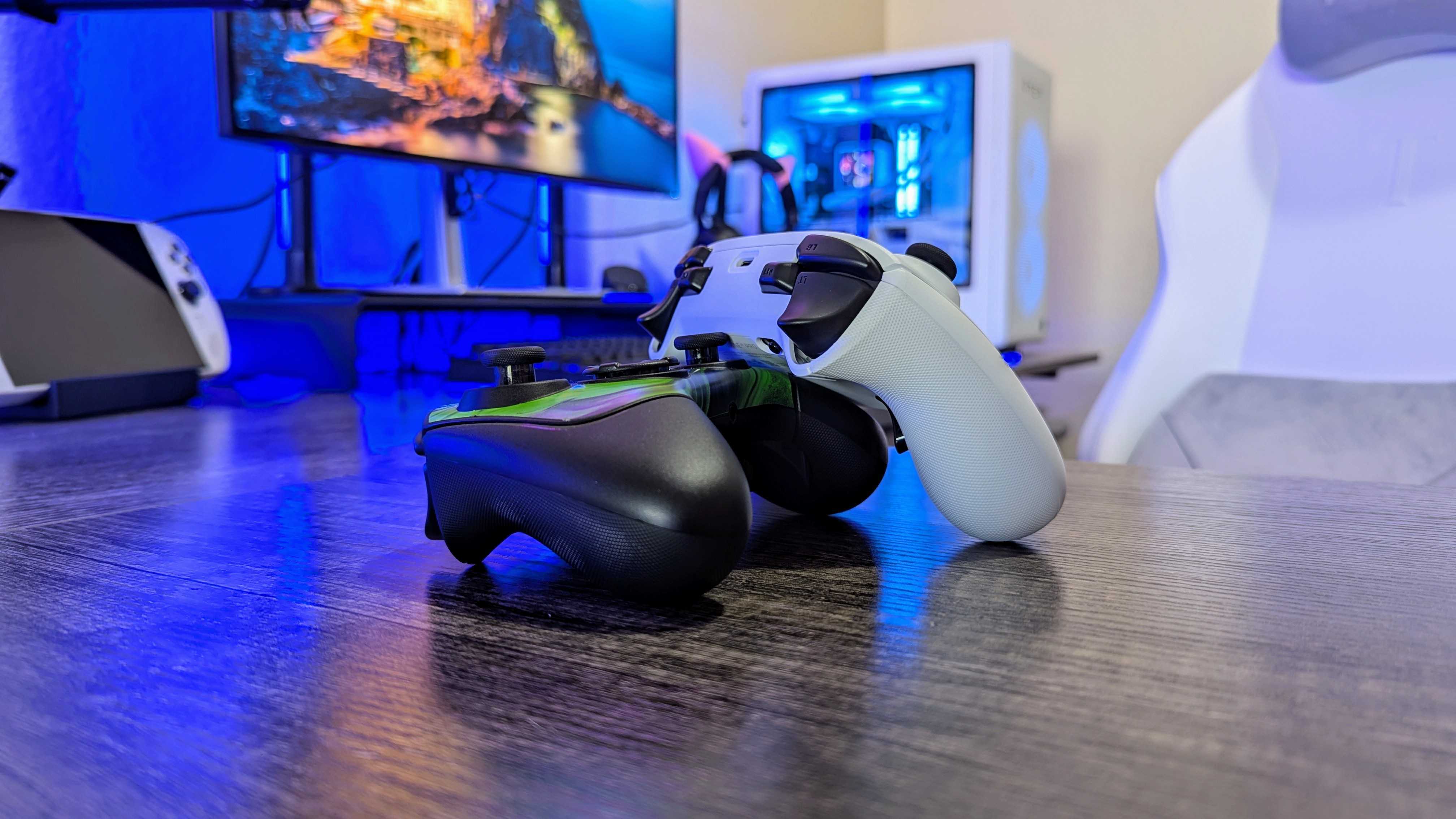 Razer Wolverine V3 Pro White Edition'ın görüntüsü.