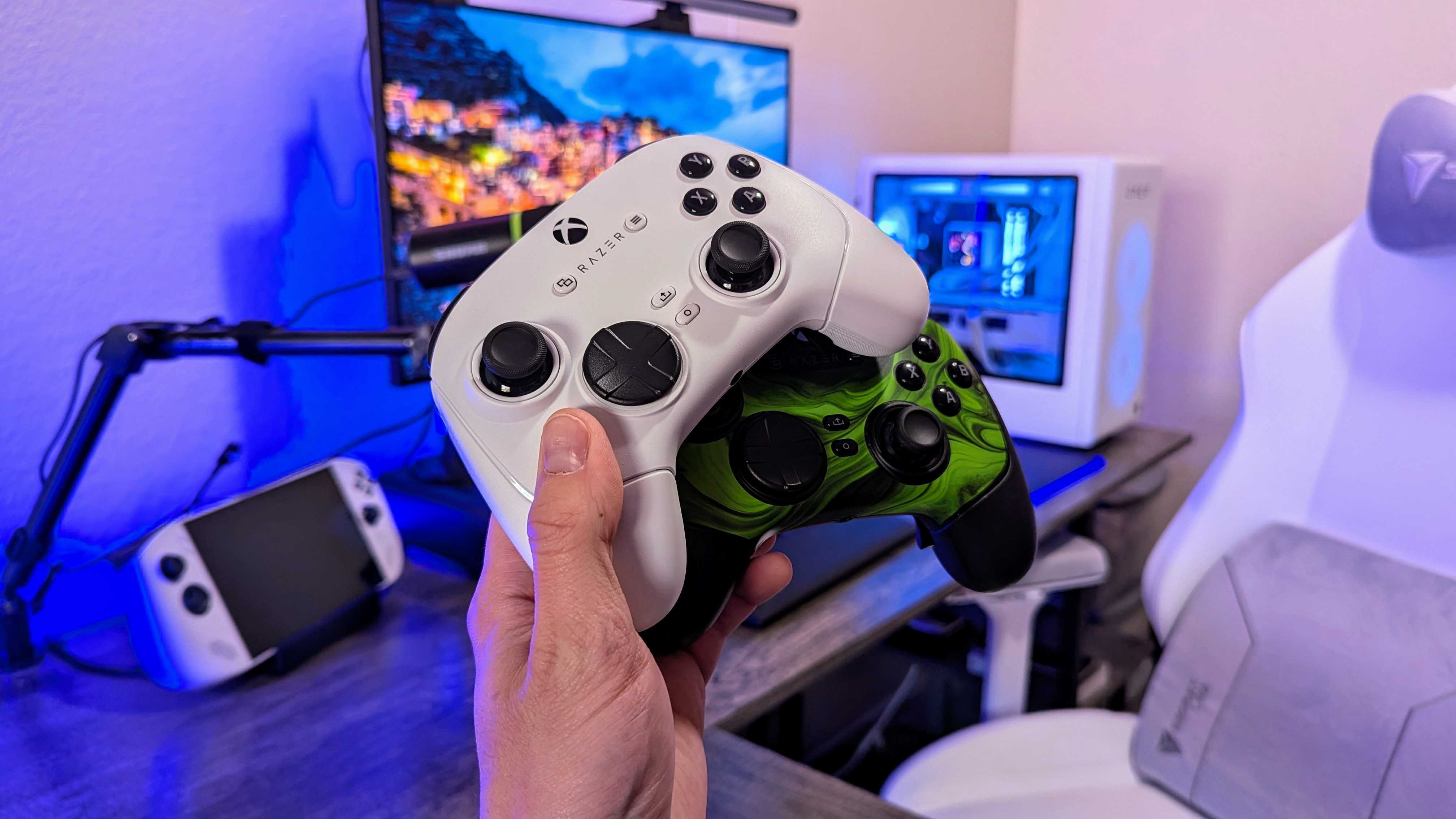Razer Wolverine V3 Pro White Edition'ın görüntüsü.