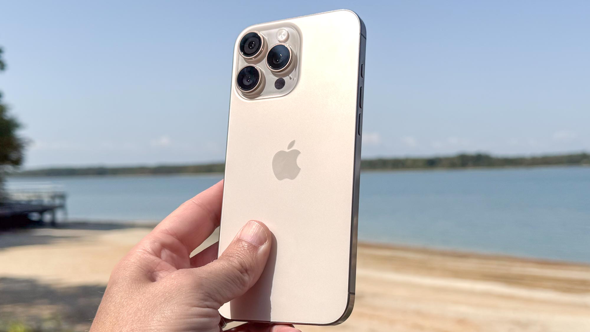 İPhone 16 Pro Max Elde Gösterildi