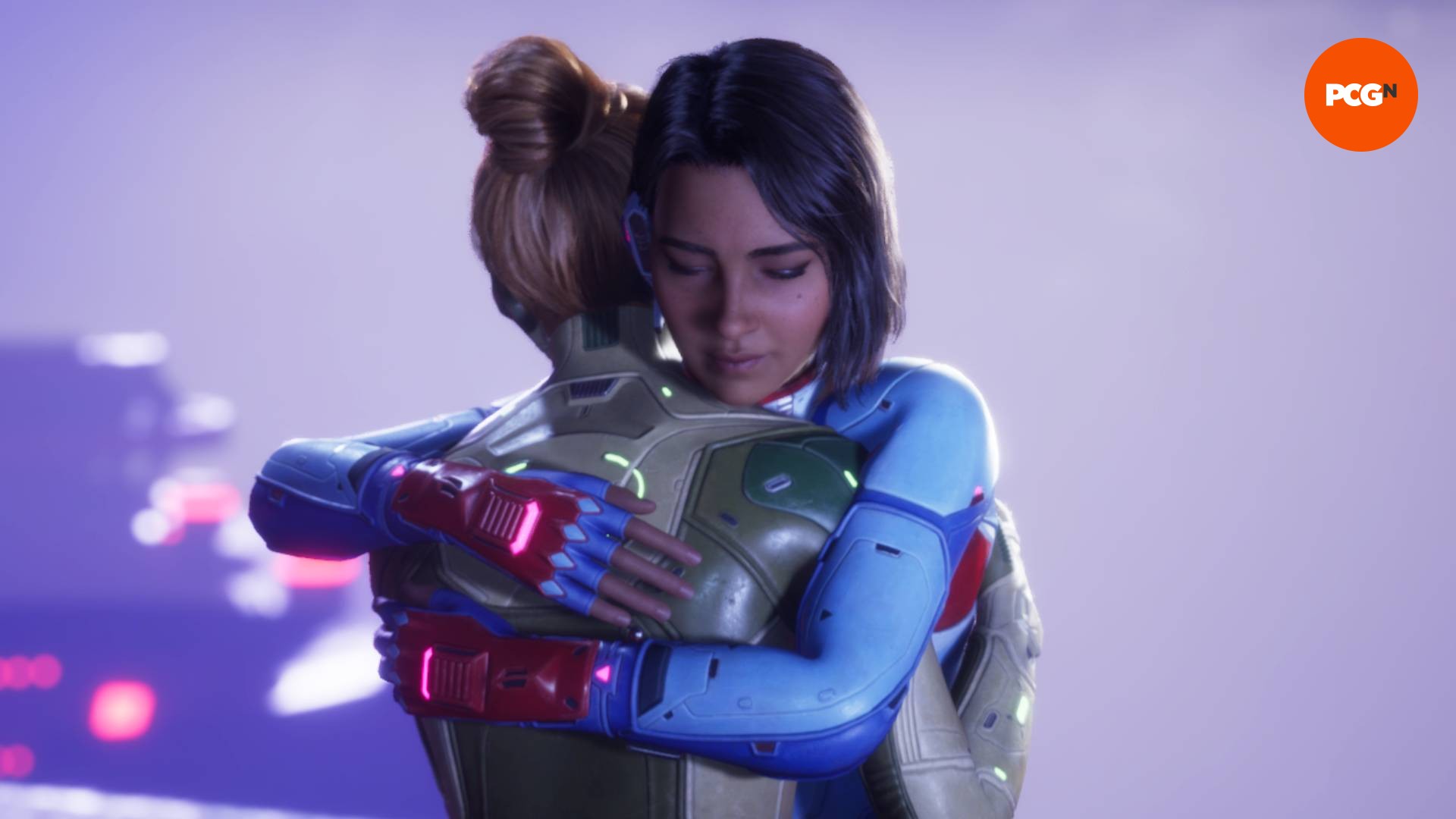 Split-Fiction-Review-Pcgamesn-Zoe-Mio-hug Biri kısa koyu saçlı, diğeri bir topuzda sarı saçlı iki kadın, uzay takımları birbirini kucaklıyor