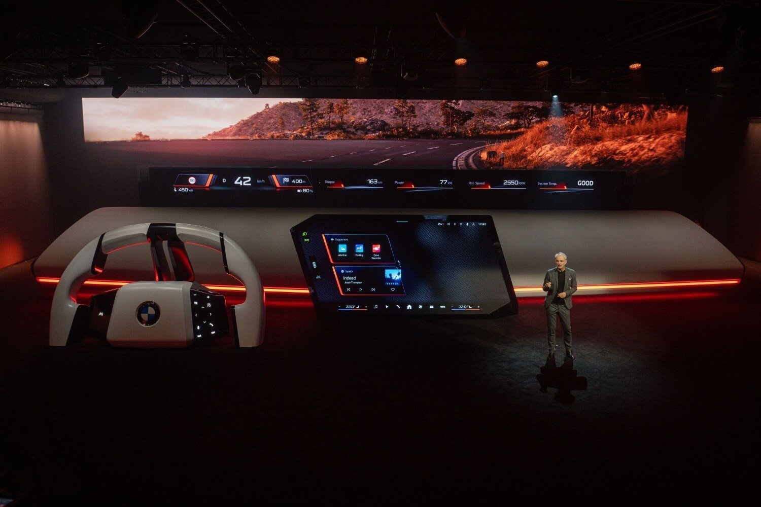 BMW'nin panoramik vizyonu daha akıllı, daha kullanıcı dostu ve kişiselleştirilmiş bir HUD olarak ilan ediliyor.
