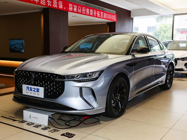 Lüks bir sedan istiyorsanız, isterseniz - bir SUV, hepsi aynı fiyata. Çin'de Lincoln Zephyr ve Lincoln Corsair 6.500 $ 'a düştü