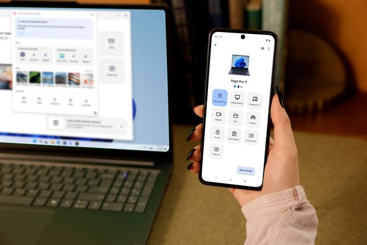 Smart Connect 2.0'ı çalıştıran bir akıllı telefon