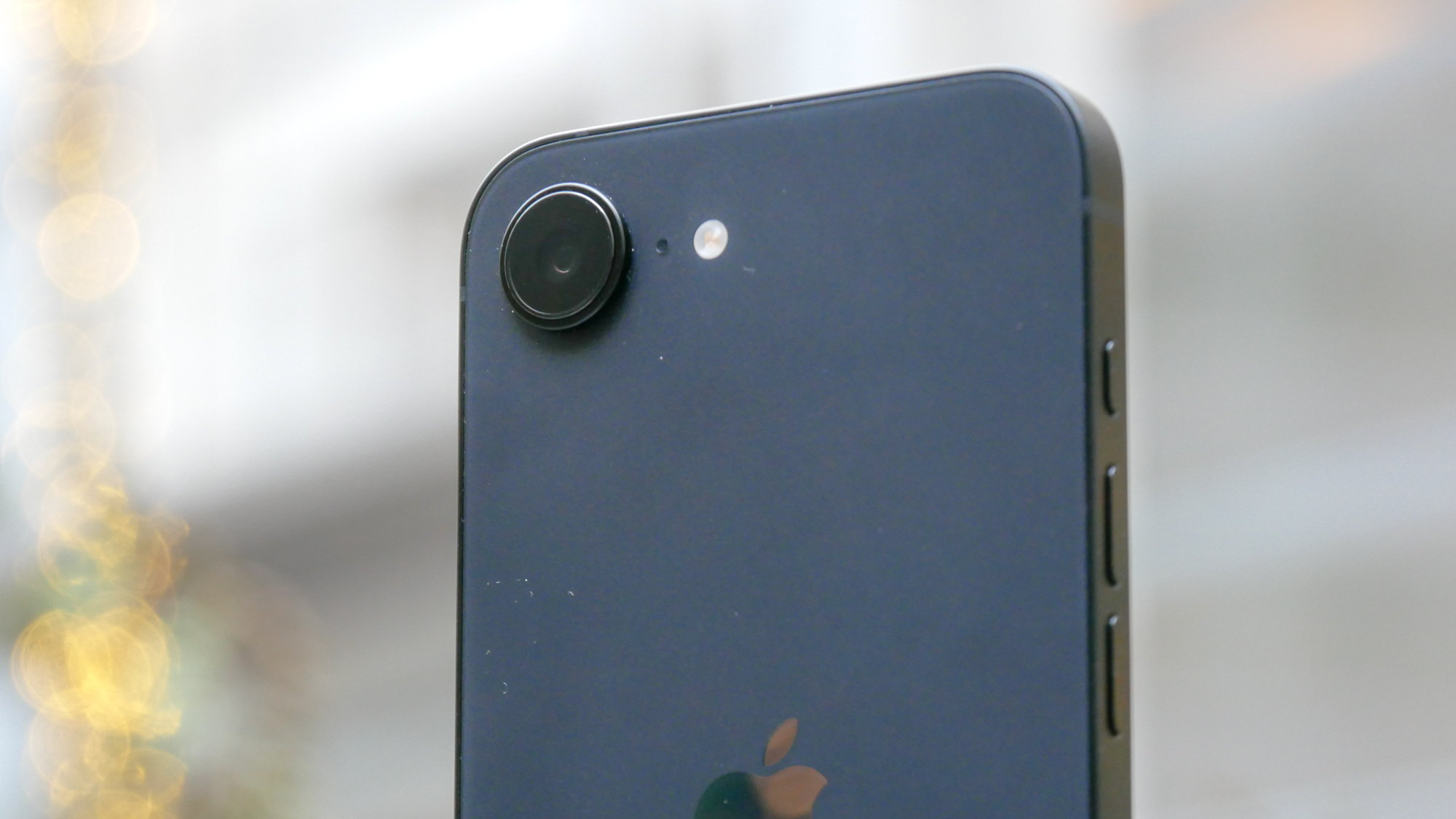 iPhone 16e incelemesi.