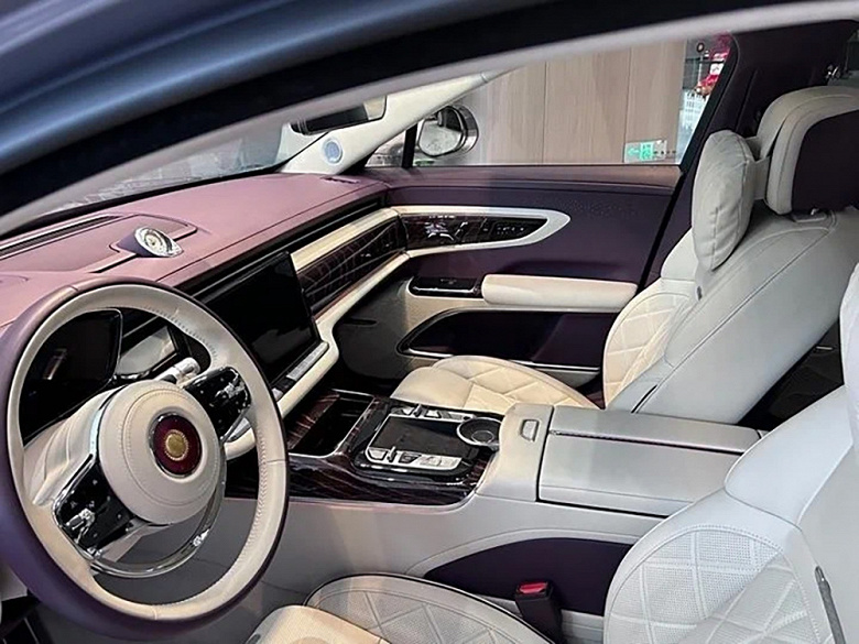 Çin yerine Bentley ve Mercedes-Maybach Rusya'da sunulmaya başladı: Hongqi L1, yeni Mercedes-Maybach S 580'den 12 milyon ruble daha fazlaydı
