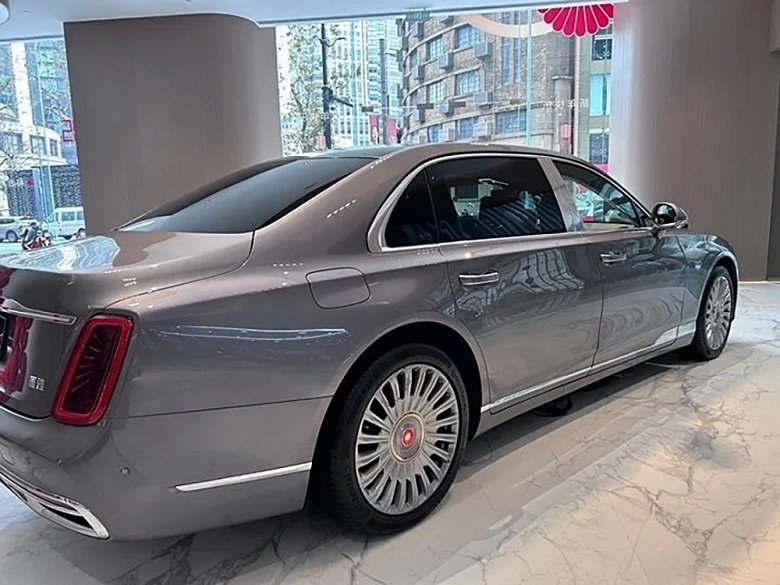 Çin yerine Bentley ve Mercedes-Maybach Rusya'da sunulmaya başladı: Hongqi L1, yeni Mercedes-Maybach S 580'den 12 milyon ruble daha fazlaydı
