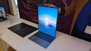 Lenovo Thinkbook Flip Concept Dizüstü Bilgisayar