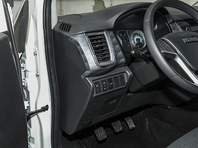 Bu, SKM markasının altındaki yeni minivan Avtovaz'ın salonu olacak: İç mekanın yayınlanmış fotoğrafları