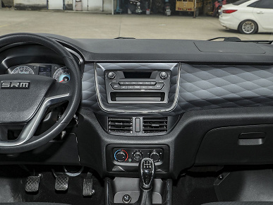 Bu, SKM markasının altındaki yeni minivan Avtovaz'ın salonu olacak: İç mekanın yayınlanmış fotoğrafları