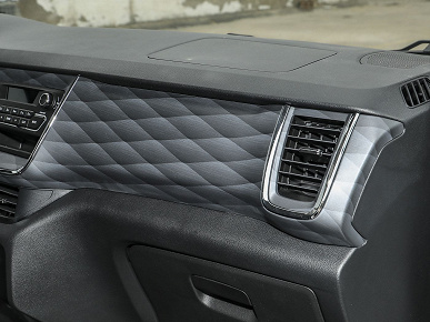 Bu, SKM markasının altındaki yeni minivan Avtovaz'ın salonu olacak: İç mekanın yayınlanmış fotoğrafları