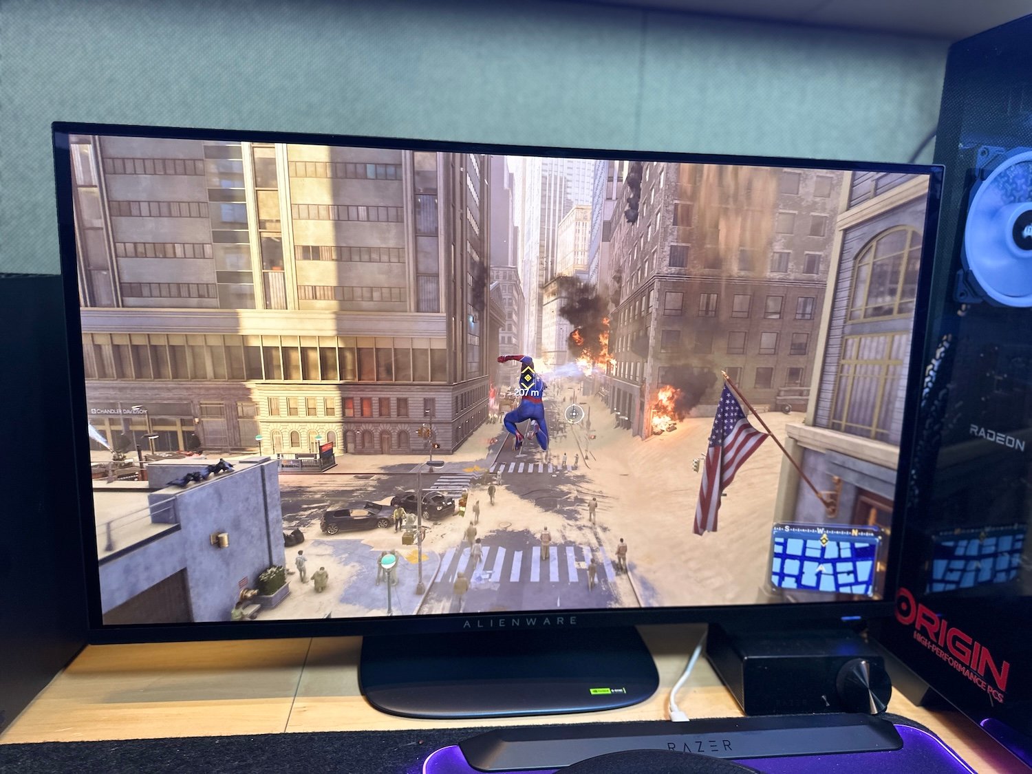 Alienware QD oled monitör örümcek adamı